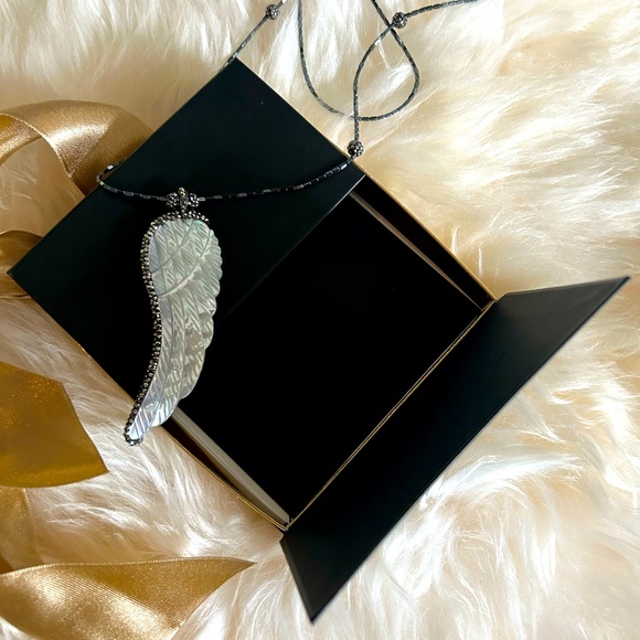 Wing Necklace - Picture 1 of 2